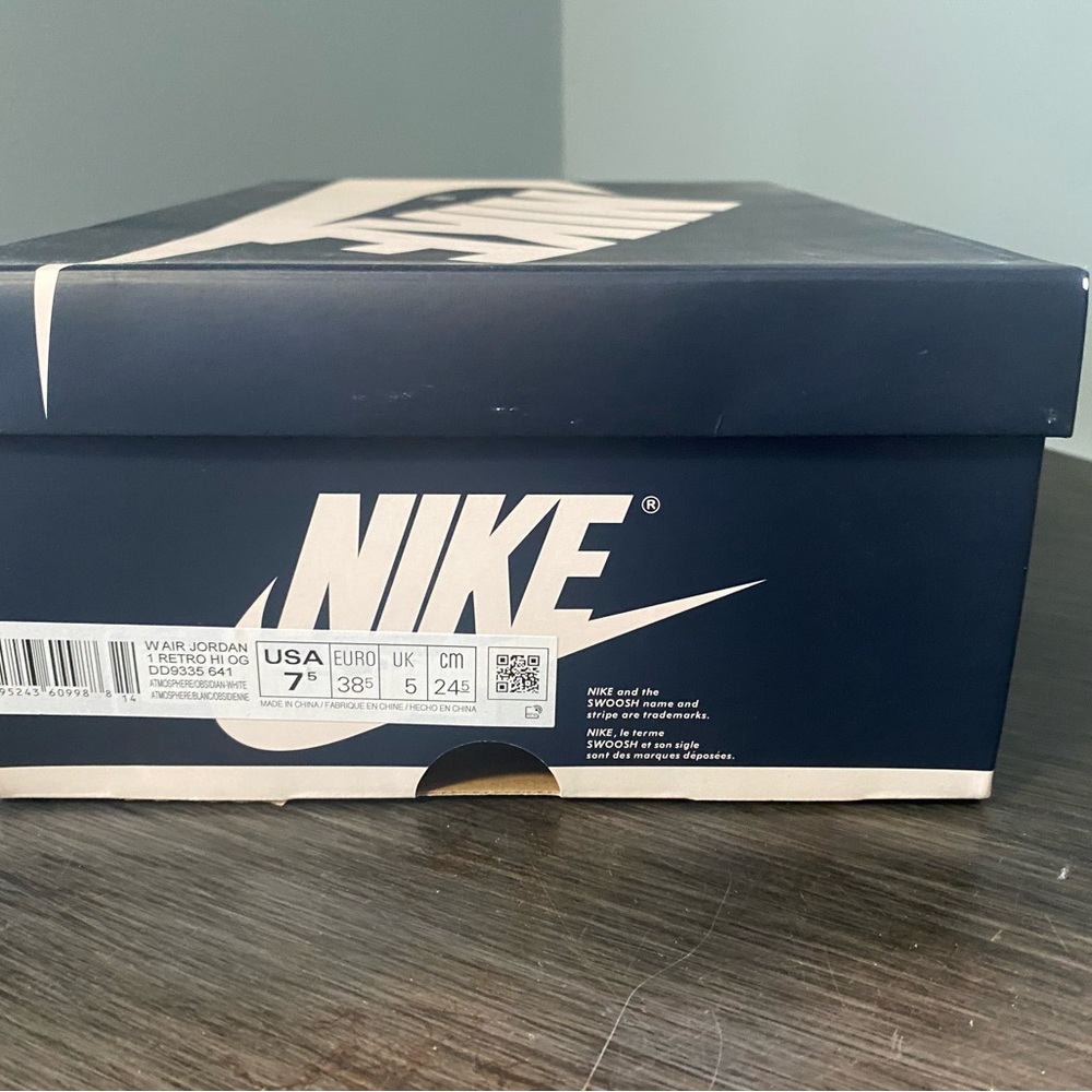 NWT Nike Women's Jordan 1 Retro High OG - Atmosphere, 7.5 - Picture 14 of 16